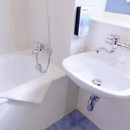 Kyriad Direct Nancy Est - ホテル