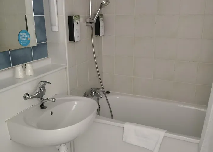 Kyriad Direct Nancy Est - 호텔 에세이레낭시